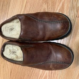 Ladies Ugg shearling and leather slip ons